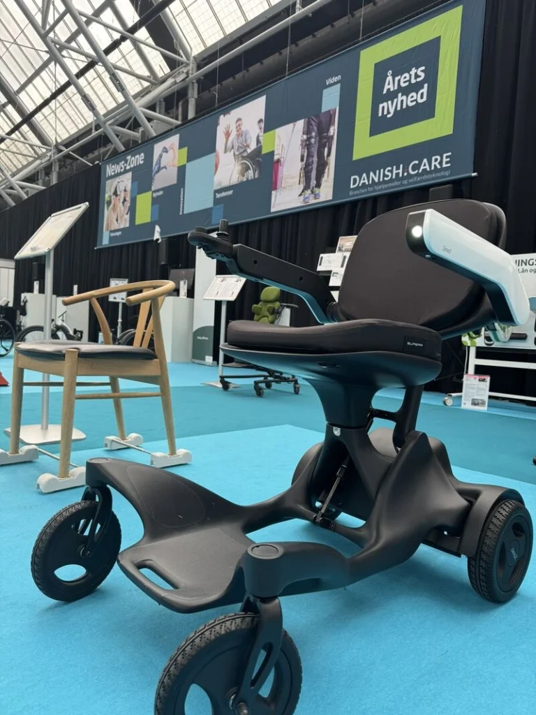 How a Folding Electric Wheelchair Enhances Travel and Battery Efficiency